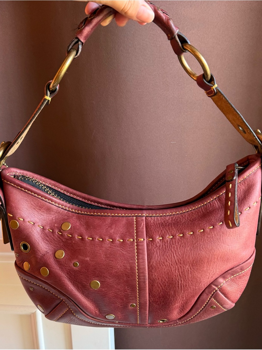 Vintage Coach red studded hobo bag with gold hardware - Picture 5 of 8